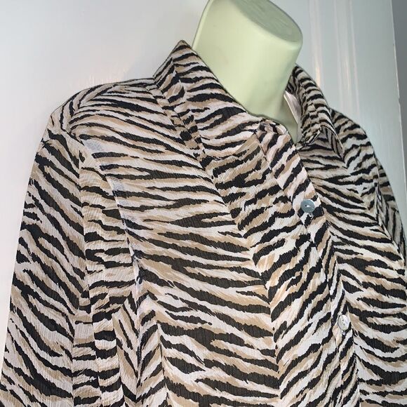 Alfred Dunner animal print thin polyester shirt with 3/4 sleeves - Picture 4 of 10